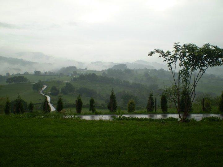 Escuelas De Fuentes Villaviciosa  Luaran gambar